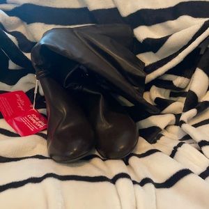 Brown chunky high heel boots Size: 9 1/2W